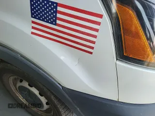 2016 Ford Transit Cargo z VIN 1FTYE1YM4GKB13059, wystawiony jako IAAI lot #42626529 z przebiegiem 260 756 mil mil oraz . Historia ofert i sprzedaży dostępna na DreamBid. Obrazek 14.
