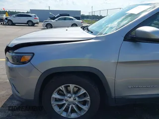 2020 Jeep Cherokee Latitude z VIN 1C4PJLCB3LD615147, wystawiony jako IAAI lot #42569825 z przebiegiem 128 952 mil mil oraz . Historia ofert i sprzedaży dostępna na DreamBid. Obrazek 18.