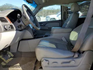 2009 Chevrolet Suburban LT w/2LT with VIN 1GNFC26089R268105, listed as a Copart auction lot 43194715 with 0 mi miles and Salvage Title. Bid and sale history available at carsss.com. Image 7.