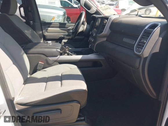 2022 Ram 1500 Big Horn z VIN 1C6RRFMG2NN430198, wystawiony jako IAAI lot #41944132 z przebiegiem 54 479 mil mil oraz . Historia ofert i sprzedaży dostępna na DreamBid. Obrazek 5.