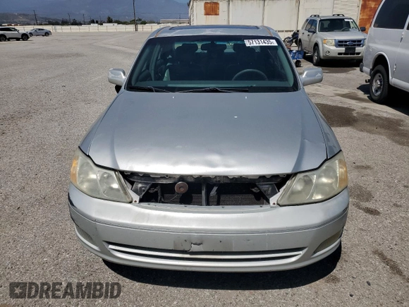 2001 Toyota Avalon XL z VIN 4T1BF28B11U154831, wystawiony jako Copart lot #57131435 z przebiegiem 211 745 mil mil oraz Szkody całkowita. Historia ofert i sprzedaży dostępna na DreamBid. Obrazek 5.
