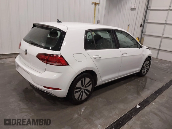 2019 Volkswagen Golf SE z VIN WVWKR7AU2KW907826, wystawiony jako IAAI lot #42030754 z przebiegiem 34 608 mil mil oraz . Historia ofert i sprzedaży dostępna na DreamBid. Obrazek 4.