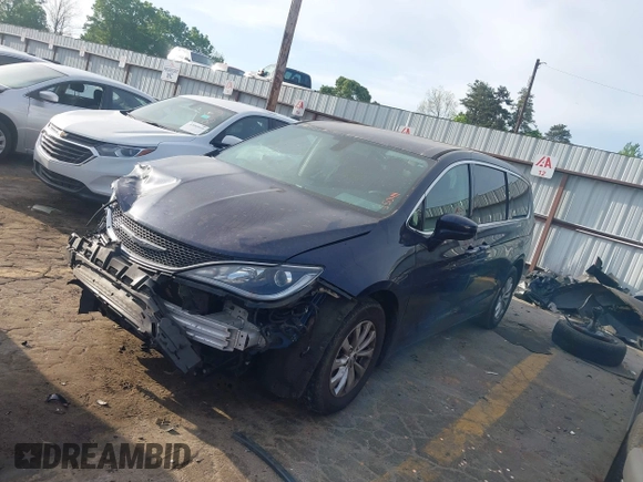 2019 Chrysler Pacifica Touring Plus z VIN 2C4RC1FG5KR550411, wystawiony jako IAAI lot #42066955 z przebiegiem 121 505 mil mil oraz . Historia ofert i sprzedaży dostępna na DreamBid. Obrazek 17.
