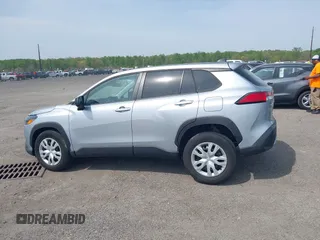2022 Toyota Corolla Cross L с VIN 7MUAAAAG7NV009940, выставлен на аукционе IAAI как лот 42117351 с пробегом 23 290 миль миль и . История ставок и продаж доступна на DreamBid. Изображение 14.