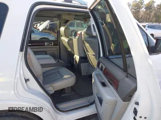 2005 Lincoln Navigator Luxury with VIN 5LMFU28575LJ14098, listed as a IAAI auction lot 41385570 with 244,580 mi miles. Bid and sale history available at carsss.com. Image 8.