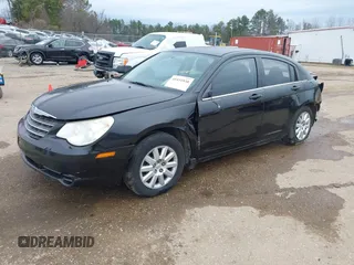 2010 Chrysler Sebring Touring z VIN 1C3CC4FB5AN226242, wystawiony jako IAAI lot #41451830 z przebiegiem 246 121 mil mil oraz . Historia ofert i sprzedaży dostępna na DreamBid. Obrazek 2.