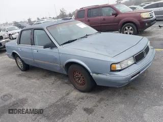 1996 Oldsmobile Cutlass Ciera 1SA VX5 z VIN 1G3AJ55MXT6363966, wystawiony jako IAAI lot #41404473 z przebiegiem 168 081 mil mil oraz . Historia ofert i sprzedaży dostępna na DreamBid. Obrazek 1.