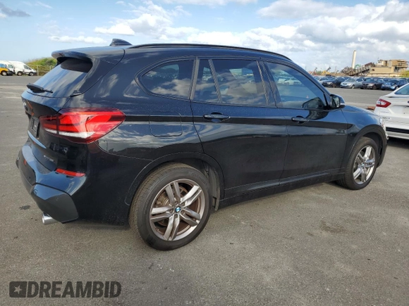 2022 BMW X1 xDrive28i z VIN WBXJG9C08N5V03613, wystawiony jako Copart lot #47483485 z przebiegiem 7 296 mil mil oraz Czysty tytuł • Clean title. Historia ofert i sprzedaży dostępna na DreamBid. Obrazek 3.