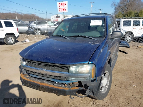 2004 Chevrolet TrailBlazer LS with VIN 1GNDT13S642345935, listed as a IAAI auction lot 41782077 with 174,938 mi miles. Bid and sale history available at carsss.com. Image 2.