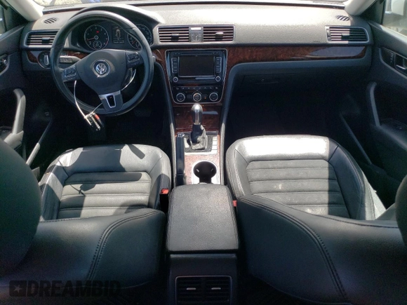 2013 Volkswagen Passat SEL Premium z VIN 1VWCH7A38DC039377, wystawiony jako Copart lot #54396435 z przebiegiem 111 925 mil mil oraz Szkoda całkowita • Salvage title. Historia ofert i sprzedaży dostępna na DreamBid. Obrazek 8.