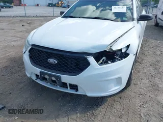 2015 Ford Police Interceptor z VIN 1FAHP2MK7FG203950, wystawiony jako IAAI lot #42182617 z przebiegiem 165 426 mil mil oraz . Historia ofert i sprzedaży dostępna na DreamBid. Obrazek 6.