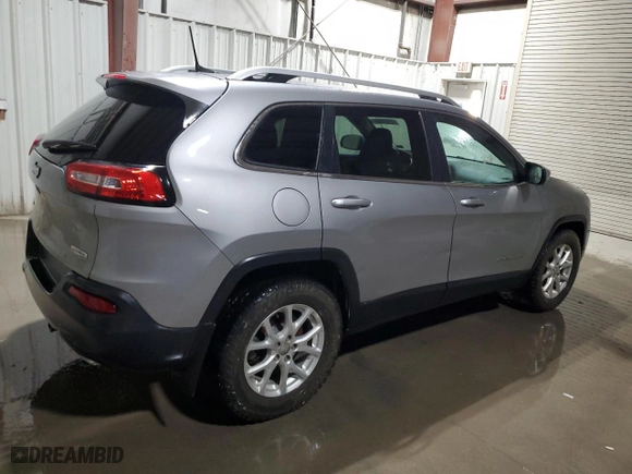 2016 Jeep Cherokee Latitude with VIN 1C4PJMCS2GW120678, listed as a Copart auction lot 50057775 with 151,811 mi miles and Clean Title. Bid and sale history available at carsss.com. Image 3.