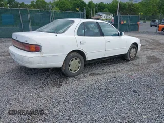 1992 Toyota Camry LE z VIN 4T1SK12E0NU021654, wystawiony jako IAAI lot #42305378 z przebiegiem 305 421 mil mil oraz . Historia ofert i sprzedaży dostępna na DreamBid. Obrazek 4.