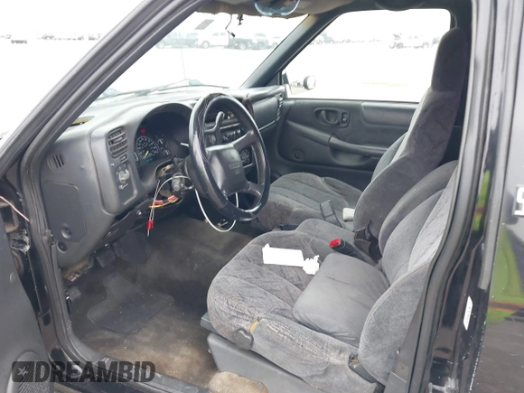1999 GMC Sonoma z VIN 1GTCS1448X8529251, wystawiony jako IAAI lot #41493556 z przebiegiem 291 159 mil mil oraz . Historia ofert i sprzedaży dostępna na DreamBid. Obrazek 5.