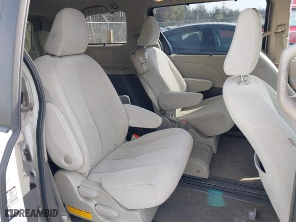 2011 Toyota Sienna LE AAS with VIN 5TDKK3DCXBS175008, listed as a IAAI auction lot 41840279 with 206,366 mi miles. Bid and sale history available at carsss.com. Image 8.