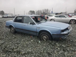 1991 Oldsmobile Cutlass z VIN 1G3AL54N3M6343029, wystawiony jako Copart lot #43965995 z przebiegiem 198 977 mil mil oraz Szkody całkowita. Historia ofert i sprzedaży dostępna na DreamBid. Obrazek 4.