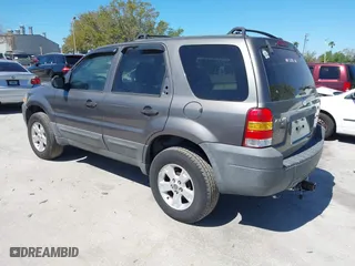 2005 Ford Escape XLT with VIN 1FMYU03175KD53760, listed as a IAAI auction lot 41755984 with 158,704 mi miles. Bid and sale history available at carsss.com. Image 3.