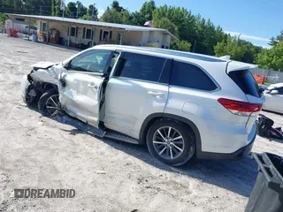 2017 Toyota Highlander XLE with VIN 5TDKZRFH4HS525085, listed as a IAAI auction lot 42506385 with 84,581 mi miles and . Bid and sale history available at DreamBid. Image 3.