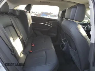2024 Audi Q8 e-tron Premium Plus z VIN WA15AAGEXRB042875, wystawiony jako Copart lot #73211474 z przebiegiem 5 674 mil mil oraz Szkoda całkowita • Salvage title. Historia ofert i sprzedaży dostępna na DreamBid. Obrazek 11.