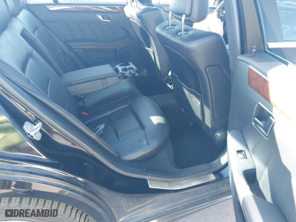 2013 Mercedes-Benz E-Class E 350 Luxury with VIN WDDHF8JB2DA742471, listed as a IAAI auction lot 41691171 with 142,228 mi miles. Bid and sale history available at carsss.com. Image 8.