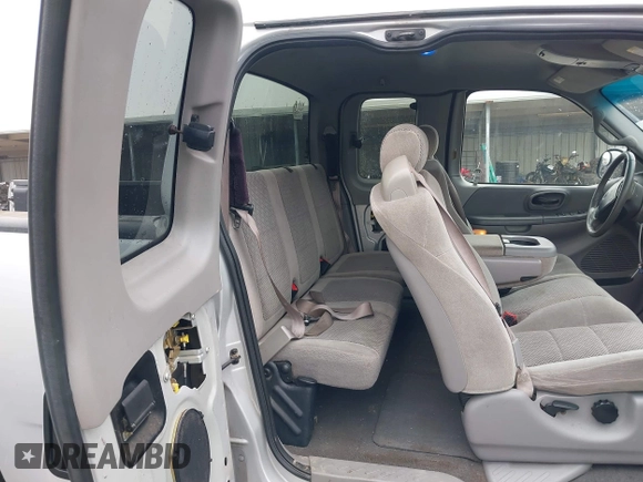 2001 Ford F-150 XL с VIN 1FTRX17L21NA88319, выставлен на аукционе IAAI как лот 41476671 с пробегом Не указан миль и . История ставок и продаж доступна на DreamBid. Изображение 8.