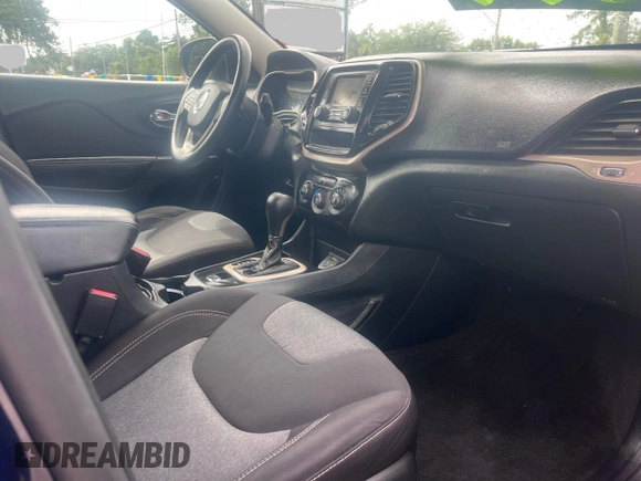 2015 Jeep Cherokee Sport z VIN 1C4PJLAB8FW632067, wystawiony jako Copart lot #63940525 z przebiegiem 119 064 mil mil oraz Czysty tytuł • Clean title. Historia ofert i sprzedaży dostępna na DreamBid. Obrazek 5.