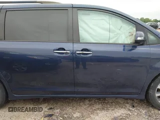 2019 Toyota Sienna XLE Auto Access Seat z VIN 5TDYZ3DC5KS003944, wystawiony jako IAAI lot #42206246 z przebiegiem 60 835 mil mil oraz . Historia ofert i sprzedaży dostępna na DreamBid. Obrazek 12.