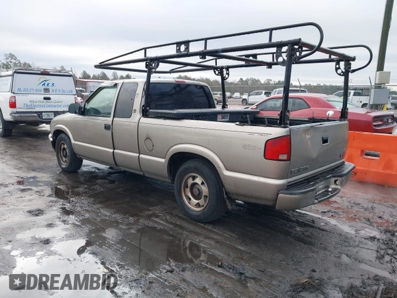 2000 GMC Sonoma SLS z VIN 1GTCS19W1Y8241082, wystawiony jako IAAI lot #41394788 z przebiegiem 193 110 mil mil oraz . Historia ofert i sprzedaży dostępna na DreamBid. Obrazek 3.