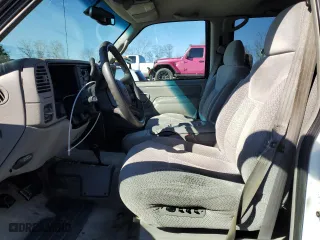 1998 Chevrolet Tahoe with VIN 1GNEK13R8WJ372101, listed as a Copart auction lot 42957075 with 174,853 mi miles and Salvage Title. Bid and sale history available at carsss.com. Image 7.