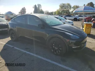 2024 Tesla Model Y Long Range z VIN 7SAYGAEE2RF075681, wystawiony jako Copart lot #86433524 z przebiegiem 18 640 mil mil oraz Szkoda całkowita • Salvage title. Historia ofert i sprzedaży dostępna na DreamBid. Obrazek 4.
