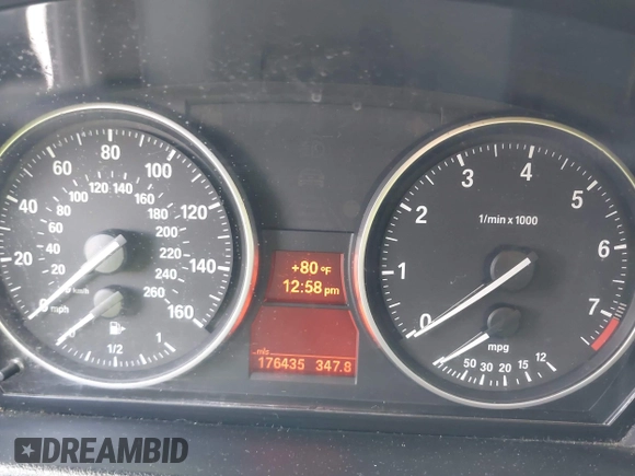 2013 BMW X1 28i z VIN WBAVM1C55DVW46454, wystawiony jako IAAI lot #41985498 z przebiegiem 176 435 mil mil oraz . Historia ofert i sprzedaży dostępna na DreamBid. Obrazek 7.