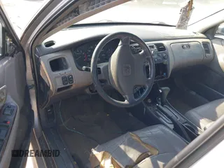 2001 Honda Accord EX z VIN 1HGCG16571A002293, wystawiony jako IAAI lot #42081307 z przebiegiem 336 808 mil mil oraz . Historia ofert i sprzedaży dostępna na DreamBid. Obrazek 5.