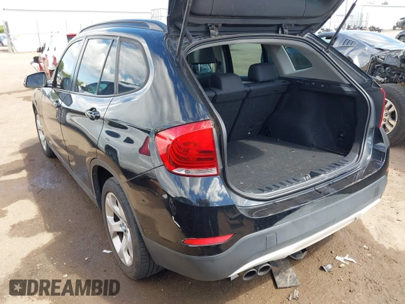 2013 BMW X1 28i z VIN WBAVM1C52DVW41549, wystawiony jako IAAI lot #42207042 z przebiegiem 74 689 mil mil oraz . Historia ofert i sprzedaży dostępna na DreamBid. Obrazek 3.