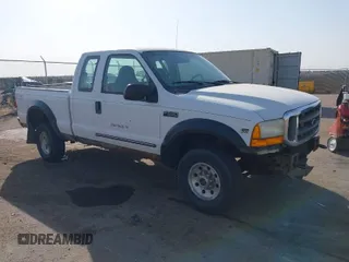 2000 Ford Super Duty F-250 XL with VIN 1FTNX21S9YED39142, listed as a IAAI auction lot 40612671 with 227,772 mi miles. Bid and sale history available at carsss.com. Image 1.