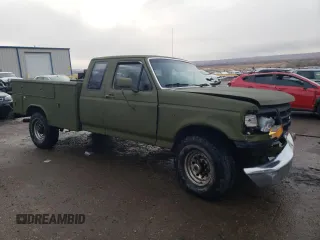 1992 Ford F-250 with VIN 1FTHX26M6NKA32015, listed as a Copart auction lot 87720755 with 226,056 mi miles and Salvage Title. Bid and sale history available at carsss.com. Image 4.