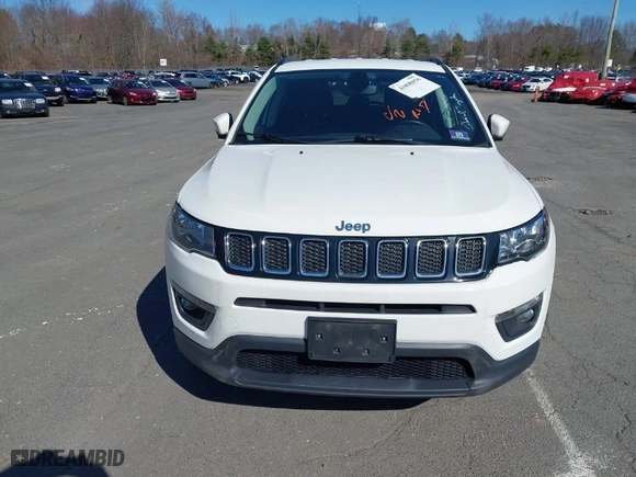 2020 Jeep Compass Latitude with VIN 3C4NJDBB7LT130048, listed as a IAAI auction lot 41898050 with 92,664 mi miles. Bid and sale history available at carsss.com. Image 12.