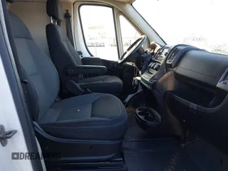 2015 Ram ProMaster Cargo with VIN 3C6TRVDG0FE501887, listed as a IAAI auction lot 41655896 with 121,574 mi miles and . Bid and sale history available at carsss.com. Image 5.