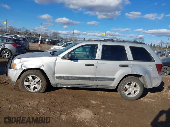 2005 Jeep Grand Cherokee Laredo z VIN 1J4GR48K85C587842, wystawiony jako IAAI lot #41454939 z przebiegiem 108 184 mil mil oraz . Historia ofert i sprzedaży dostępna na DreamBid. Obrazek 15.