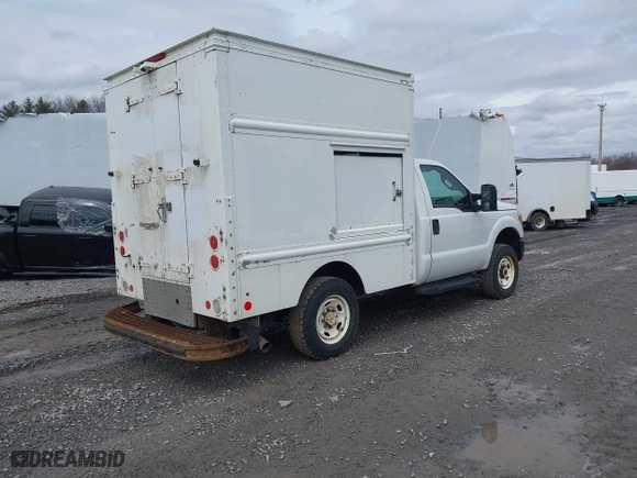 2015 Ford Super Duty F-250 SRW XL with VIN 1FDBF2B69FED21613, listed as a IAAI auction lot 41828456 with 389,777 mi miles. Bid and sale history available at carsss.com. Image 4.