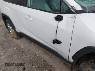 2022 Toyota RAV4 XLE Premium z VIN 2T3A1RFV1NW312419, wystawiony jako IAAI lot #42361686 z przebiegiem 14 291 mil mil oraz . Historia ofert i sprzedaży dostępna na DreamBid. Obrazek 18.