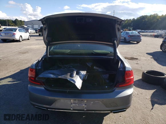 2020 Volvo S90 R-Design with VIN LVYA22MT0LP174296, listed as a Copart auction lot 71896424 with 43,633 mi miles and Salvage Title. Bid and sale history available at carsss.com. Image 6.