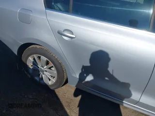 2015 Volkswagen Jetta SE с VIN 3VWD17AJ4FM323906, выставлен на аукционе IAAI как лот 42543996 с пробегом 88 382 миль миль и . История ставок и продаж доступна на DreamBid. Изображение 6.