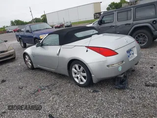 2005 Nissan 350Z Touring z VIN JN1AZ36A25M759800, wystawiony jako IAAI lot #42327063 z przebiegiem 100 940 mil mil oraz . Historia ofert i sprzedaży dostępna na DreamBid. Obrazek 3.