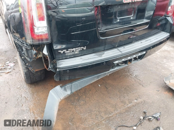 2017 GMC Yukon SLE with VIN 1GKS2AKC0HR136012, listed as a IAAI auction lot 41707322 with 81,821 mi miles. Bid and sale history available at carsss.com. Image 6.