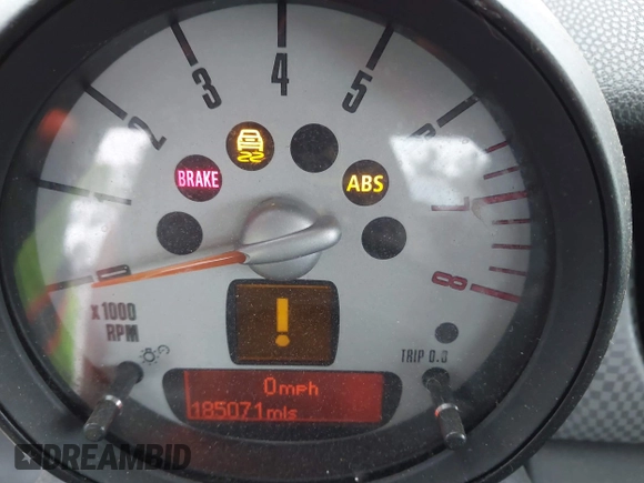 2011 MINI Hardtop with VIN WMWSU3C55BT097555, listed as a IAAI auction lot 42043733 with 185,071 mi miles and . Bid and sale history available at DreamBid. Image 7.