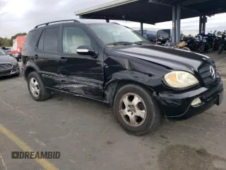2004 Mercedes-Benz M-Class 3.5L with VIN 4JGAB57E34A473254, listed as a Copart auction lot 81832884 with 154,571 mi miles and Salvage Title. Bid and sale history available at carsss.com. Image 4.
