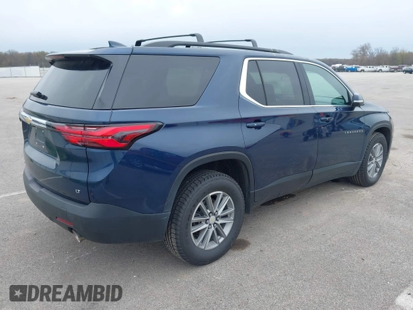 2023 Chevrolet Traverse LT z VIN 1GNEVHKW0PJ120044, wystawiony jako IAAI lot #42002348 z przebiegiem 48 795 mil mil oraz . Historia ofert i sprzedaży dostępna na DreamBid. Obrazek 4.