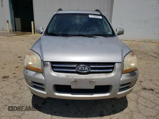 2005 Kia Sportage LX with VIN KNDJE723657067187, listed as a Copart auction lot 57403525 with 228,648 mi miles and Clean title. Bid and sale history available at DreamBid. Image 5.