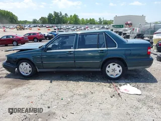 1998 Volvo S90 с VIN YV1KS9605W1128293, выставлен на аукционе IAAI как лот 42332645 с пробегом 252 576 миль миль и . История ставок и продаж доступна на DreamBid. Изображение 14.