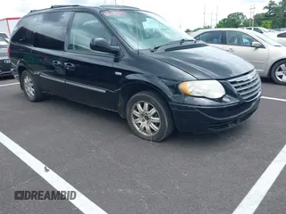 2006 Chrysler Town & Country Touring z VIN 2A4GP54L66R694987, wystawiony jako IAAI lot #42357393 z przebiegiem Nie podano mil oraz . Historia ofert i sprzedaży dostępna na DreamBid. Obrazek 1.